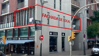 Location Bureau à Calle narcis monturiol 48. Local en primera planta en edifici mercat