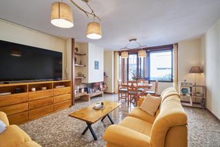 Appartement  Carrer del carme. Amplio piso con terraza y encanto en el centro de malgrat