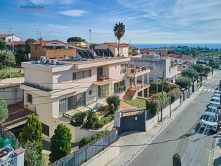 Casa  Calle berlin. Casa contemporánea con piscina interior y zona wellness en el co