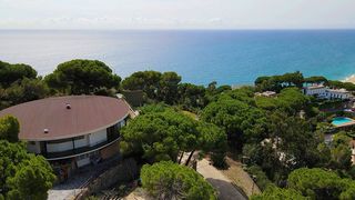 House in Urbanitzacions. Chalet exclusivo junto al mar en sant pol de mar, el maresme
