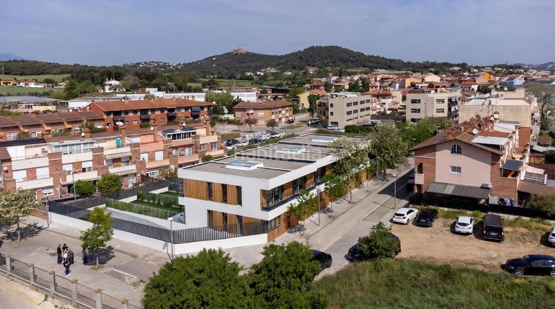 Foto bce010a6-9108-4170-88db-58345e75a129. Casa adosada exclusivas casas de obra nueva diseño, eficiencia y calidad en cada detalle en Palafolls