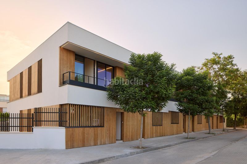 Foto e29b01b5-ef7d-4455-8240-25f88e74dd8d. Casa adosada exclusivas casas de obra nueva diseño, eficiencia y calidad en cada detalle en Palafolls