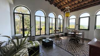 Lloguer Pis  Barcelona. Alquiler de vivienda con historia y vistas al mar en una finca s