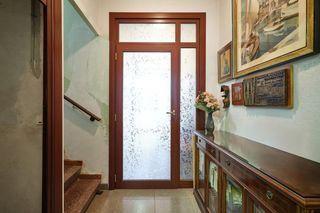 Casa  Carrer unio. Casa de 1911 con garaje, patio y terraza para reformar en pep ve