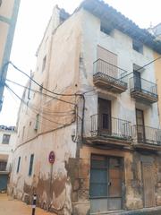 Edifici  Calle rosario. Edificio en el centro de caspe