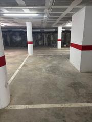 Autoparkplatz in Fenals
