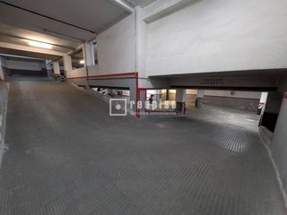 Parking coche  De saturnino calleja. Se venden  plazas de garaje