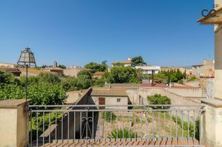 Casa in Vilabertran. Amplia vivienda con gran jardín y múltiples posibilidades en vil