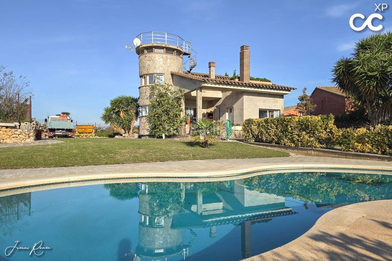 Foto 0791de59-2bb0-4ba0-8760-b3490371c542. Casa amb calefacció aparcament piscina a Pedret i Marzà