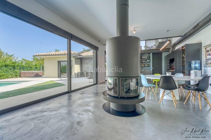 Foto f200e030-4790-4ab6-927a-52833b5ce8f8. Xalet amb piscina a Navata