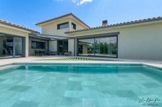 Xalet a Navata. Vivienda exclusiva en torremirona golf