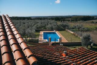 Masia a Garriguella. Finca rústica con olivar en un entorno natural en garriguella