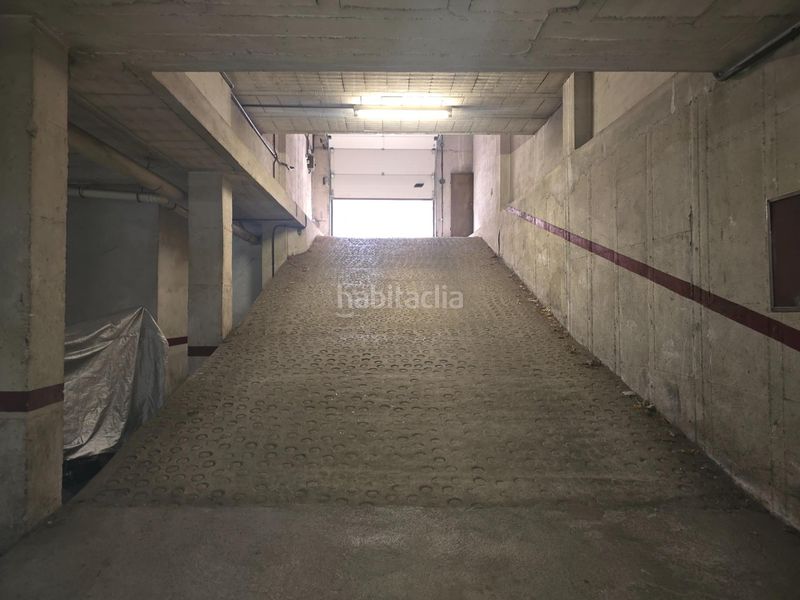 Foto 05a1e3da-6d5c-4511-a20f-4274e9948a66. Parking coche doble beneficio! dos plazas de parking al precio de una en Figueres