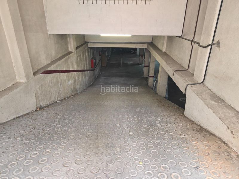 Foto c68e084c-0209-4037-a682-900c621b8905. Parking coche doble beneficio! dos plazas de parking al precio de una en Figueres