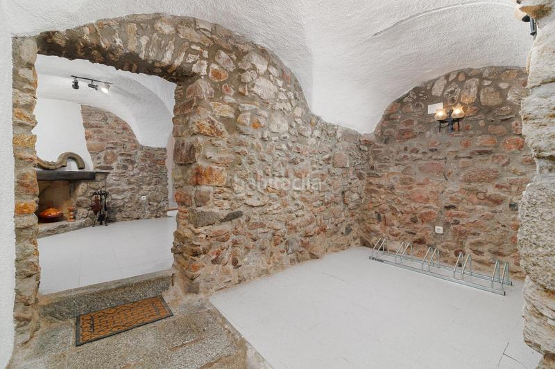 Foto 878a018e-857e-4c93-a2f4-dff348f304dd. Casa adossada amb calefacció aparcament a Maçanet de Cabrenys