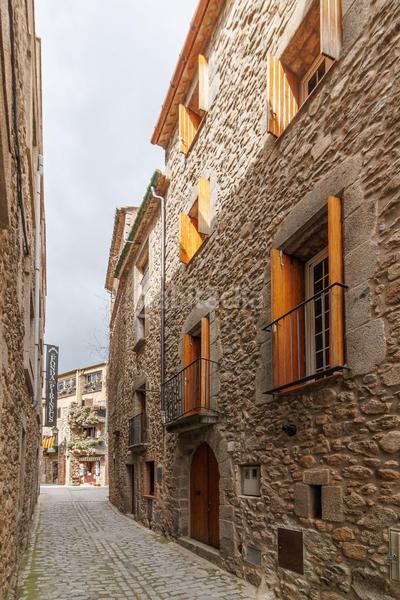 Foto d47bf990-a478-478b-a449-bc668556b9ee. Casa adossada amb calefacció aparcament a Maçanet de Cabrenys