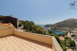 Ático en Portbou. Dúplex con encanto en portbou vistas panorámicas, historia y ren