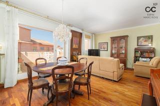 Attico in Centre. Ático luminoso con terrazas y vistas despejadas