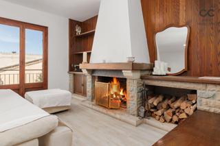 Appartement à Armentera (L´). Vivienda con carácter, luz natural y chimenea