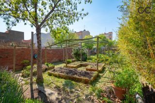 Mas à Fortià. Casa ecológica y sostenible con jardín de 745 m2, doble vivienda