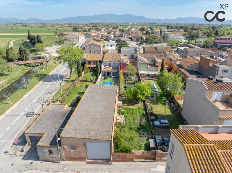 Foto b73aee1b-bb71-4b75-994d-60e9a21f1b75. Masia amb calefacció aparcament a Fortià