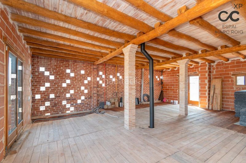 Foto cc5010f4-3f18-42bf-b72c-9666927da44f. Masia amb aparcament a Fortià