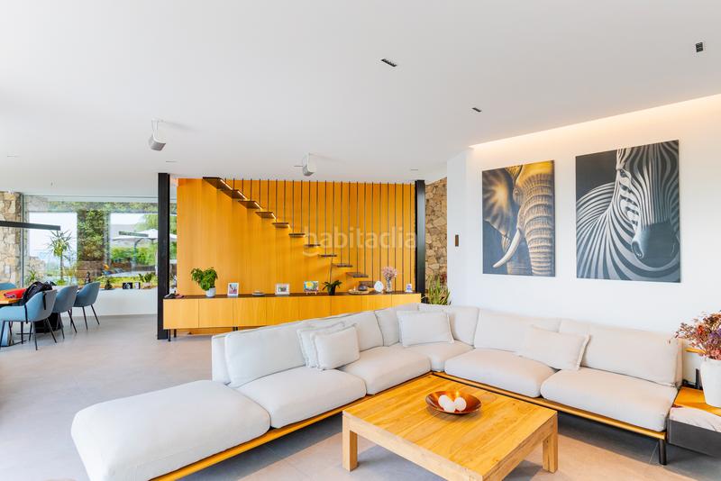 Foto 13b2ee3a-ae19-4a81-aec7-752a64a5d844. Maison avec cheminée chauffage parking piscine dans Teià