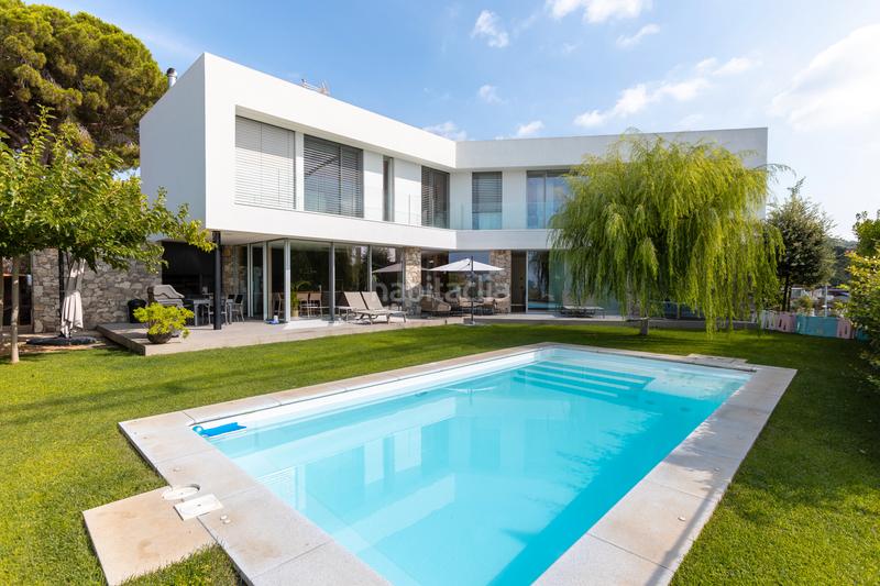 Foto 3affcd9a-bcf6-4cc8-9568-411faa18e18d. Maison avec cheminée chauffage parking piscine dans Teià