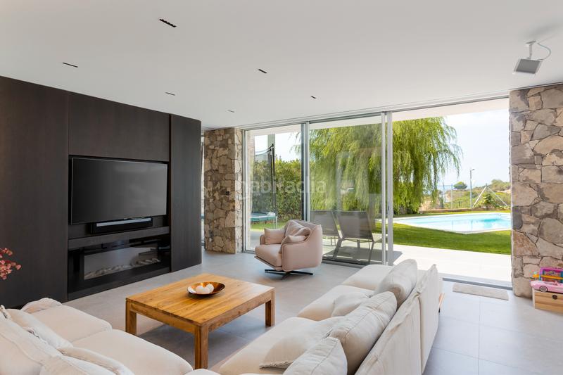 Foto 46edf2ee-8ad0-4400-b0b9-134052a8c116. Maison avec cheminée chauffage parking piscine dans Teià