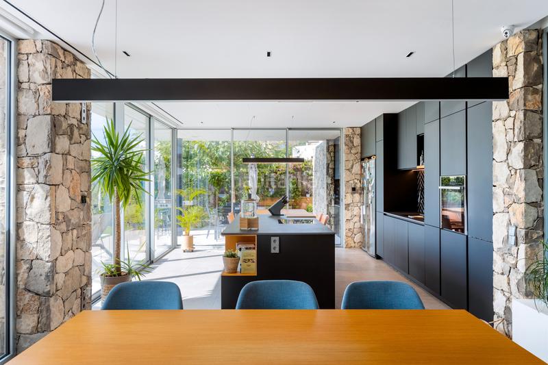 Foto 75612477-946d-47f6-bbd0-eff2a61c0f3c. Maison avec cheminée chauffage parking piscine dans Teià