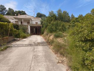 Chalet in Alcora (l´). Chalet en venta en urbanización el pantano, 4 dormitorios.