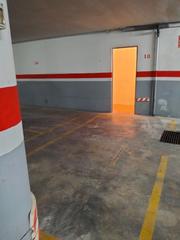 Aparcament cotxe a Vilamarxant. Plaza de garaje con trastero incluido en vilamarxant.