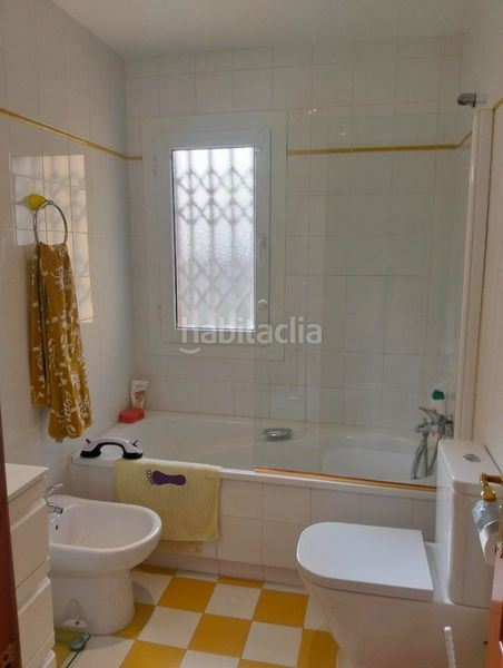 Foto 4f984d69-08a2-49ff-96e6-24f6a6d09751. Casa adossada amb piscina a Riba - roja de Túria