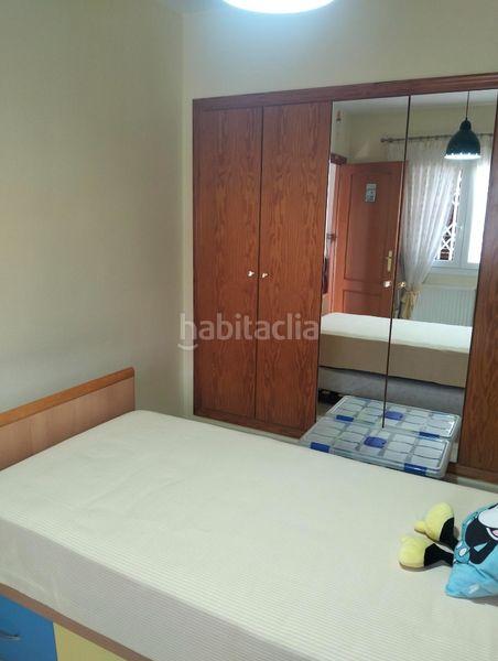 Foto b0226783-0ff8-40b1-9776-f3cc6d7bdb41. Casa adossada amb piscina a Riba - roja de Túria