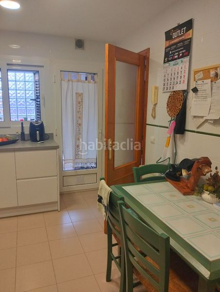 Foto b889d4de-82db-41f8-8df2-9fbbd6a1d7b6. Casa adossada amb piscina a Riba - roja de Túria