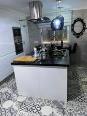 Maison jumelée à Vilamarxant. Amplio adosado con piscina comunitaria en una tranquila zona de