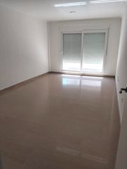 Location Appartement à Vilamarxant. ?? piso de 2 habitaciones con terraza privada, garaje y balcón e