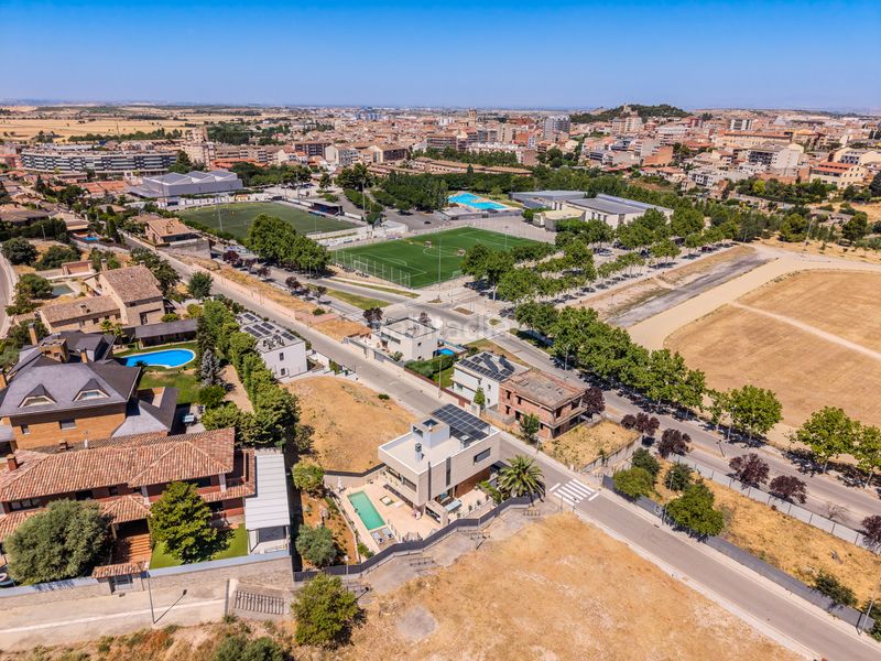 Foto 80dbc840-7a81-49a6-aab3-ccf4aeb08c0b. Xalet amb aparcament piscina a Tàrrega