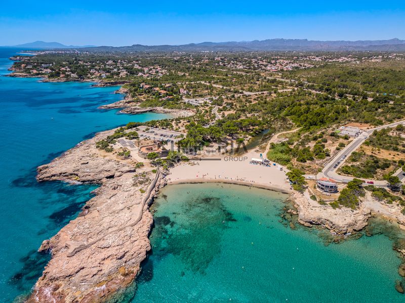 Foto a36d9c54-0196-49a1-ac2d-a8a3bf8b2c45. Xalet amb xemeneia calefacció aparcament a Calafat Ametlla de Mar (L´)