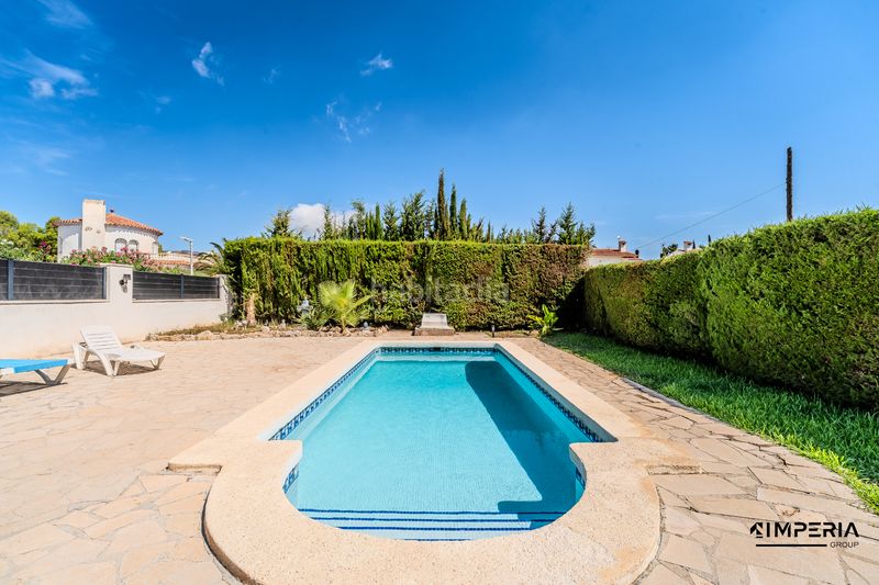 Foto 80ddbef3-45e0-491d-9610-11ef0bdf4603. Xalet amb piscina a Les Tres Cales Ametlla de Mar (L´)