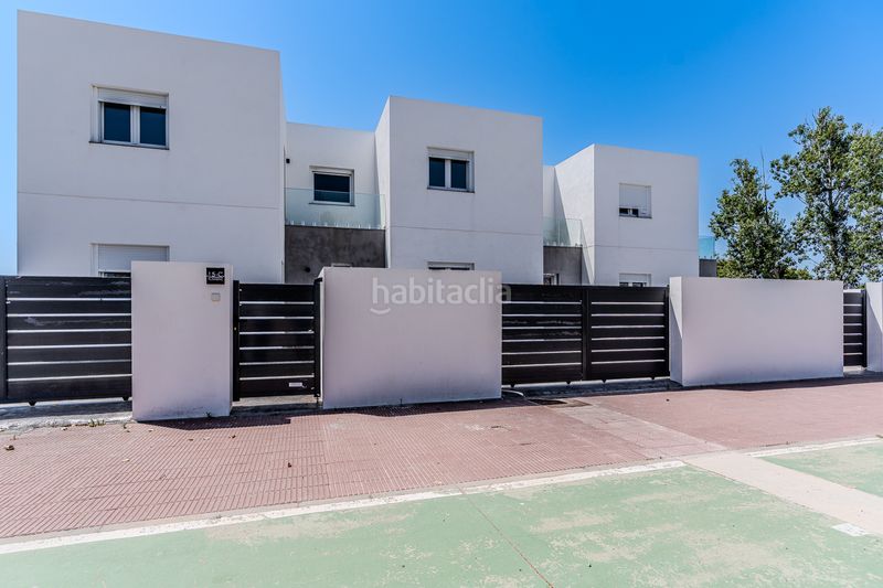 Foto cba000d6-1e91-491e-a611-857845c6f413. Casa adossada amb calefacció piscina a Deltebre
