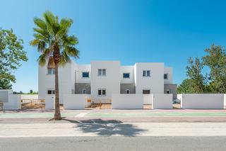 Casa adossada a Deltebre. Chalet junto al mar