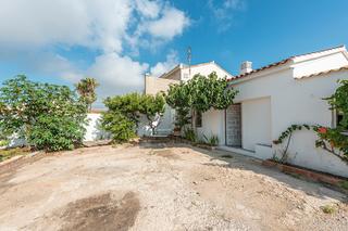 Casa a Deltebre. Casa para reformar o promover 5 chalets adosados en deltebre