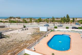 Casa aparellada a Deltebre. Chalet esquinero con vistas al mar en la preciosa urbanización d