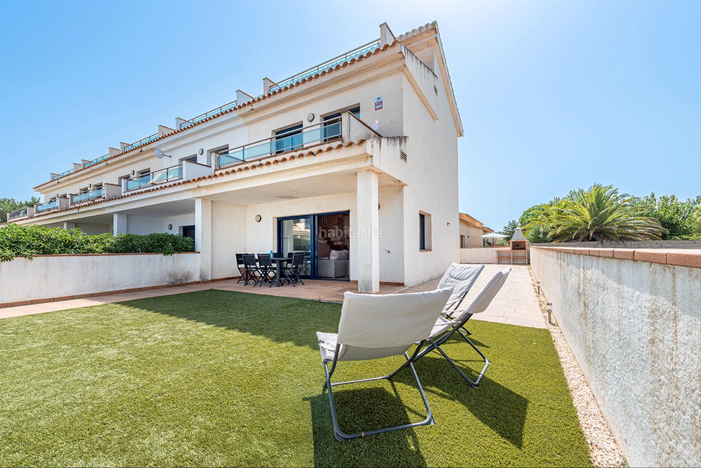 Chalet esquinero con vistas al mar en la preciosa urbanizacin d Deltebre