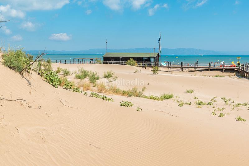 Foto 0af7fe22-d51b-44c9-9e2c-4556c864f924. Casa pareada chalet esquinero con vistas al mar en la preciosa urbanización de riumar en Deltebre
