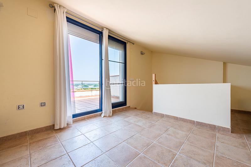 Foto ca1e1715-644b-457e-b69b-3ca8536abb6b. Casa pareada chalet esquinero con vistas al mar en la preciosa urbanización de riumar en Deltebre