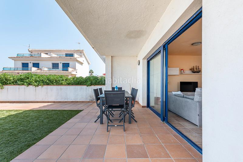 Foto db9c91d4-2f0d-466e-9736-818fe4a425ef. Casa pareada chalet esquinero con vistas al mar en la preciosa urbanización de riumar en Deltebre