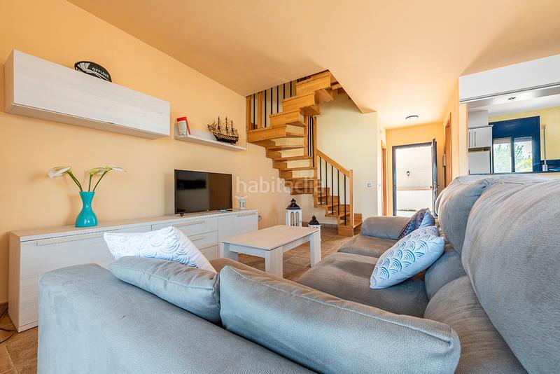 Foto f04b7e1c-ef33-421f-8386-df142cb151b4. Casa pareada chalet esquinero con vistas al mar en la preciosa urbanización de riumar en Deltebre