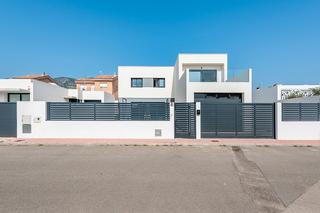 Xalet a Alcanar. Espectacular chalet con vistas parciales al mar montsia mar